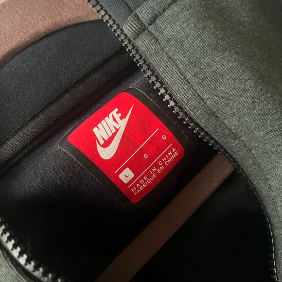 Nike Tech Fleece Jacket - Picture 4 of 4